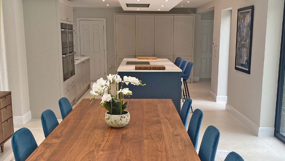 Grey kitchen with blue accents