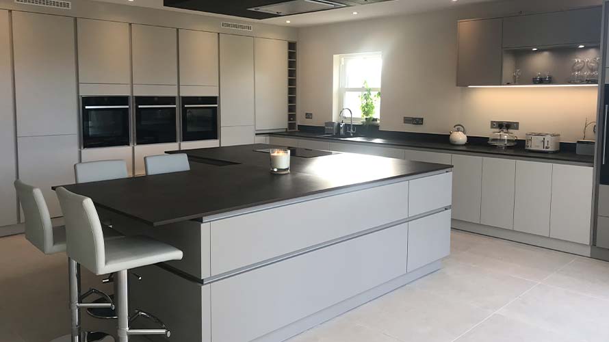 Handleless kitchen in Swansea featuring extra wide drawers