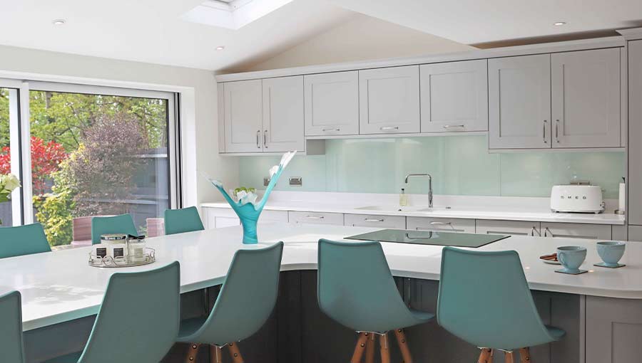 Kitchen island with hob and seating