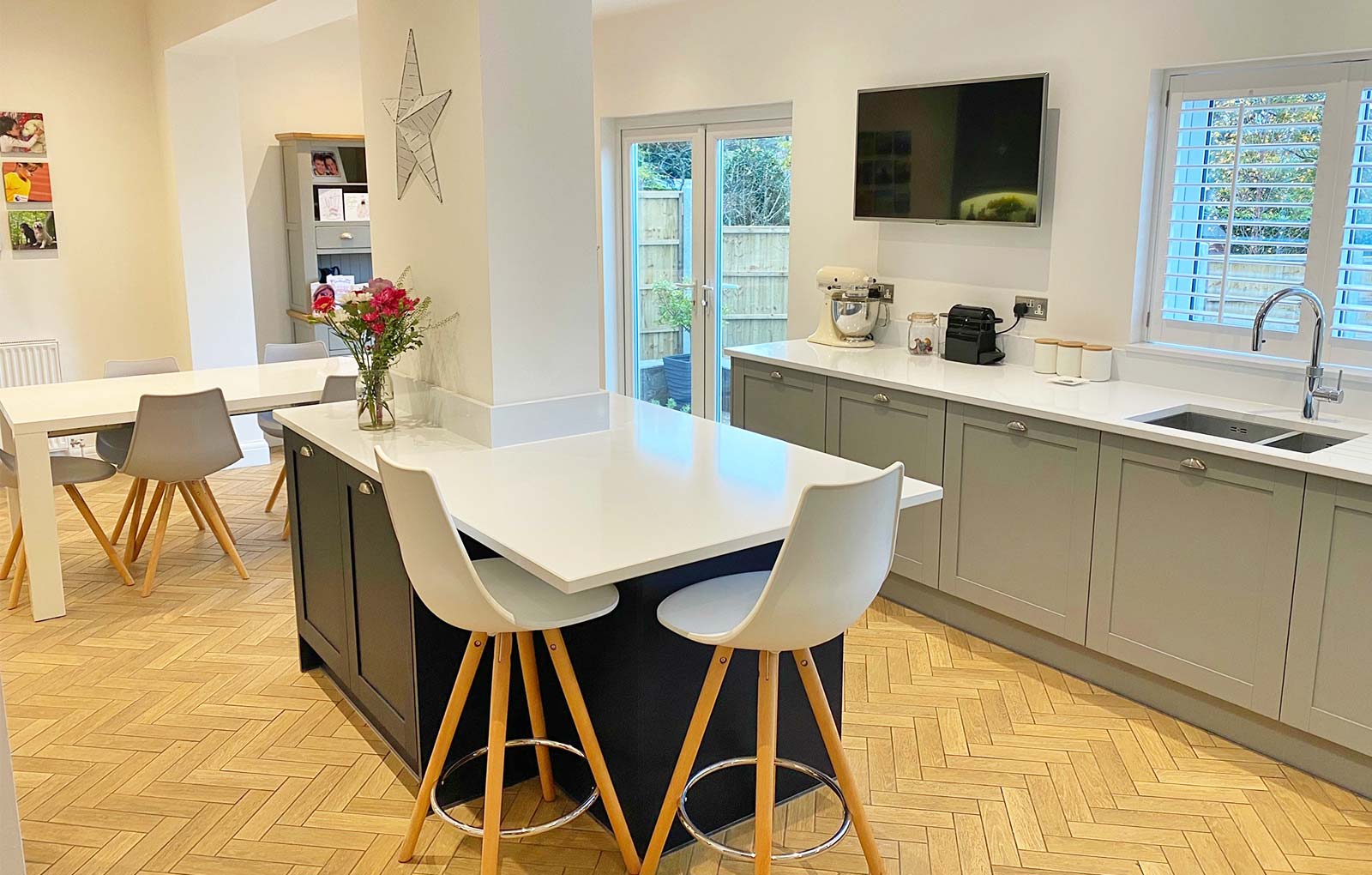 Casual seating area in a shaker kitchen