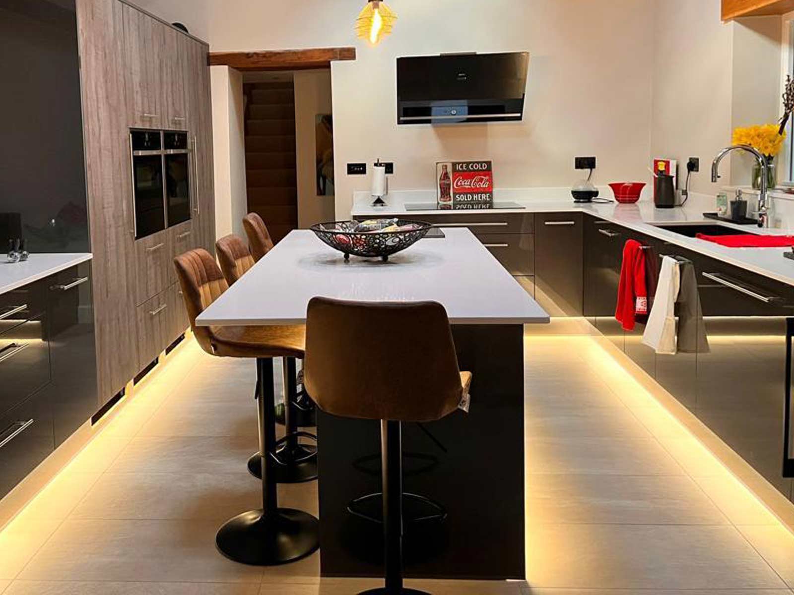 A modern gloss kitchen with under-cabinet lighting