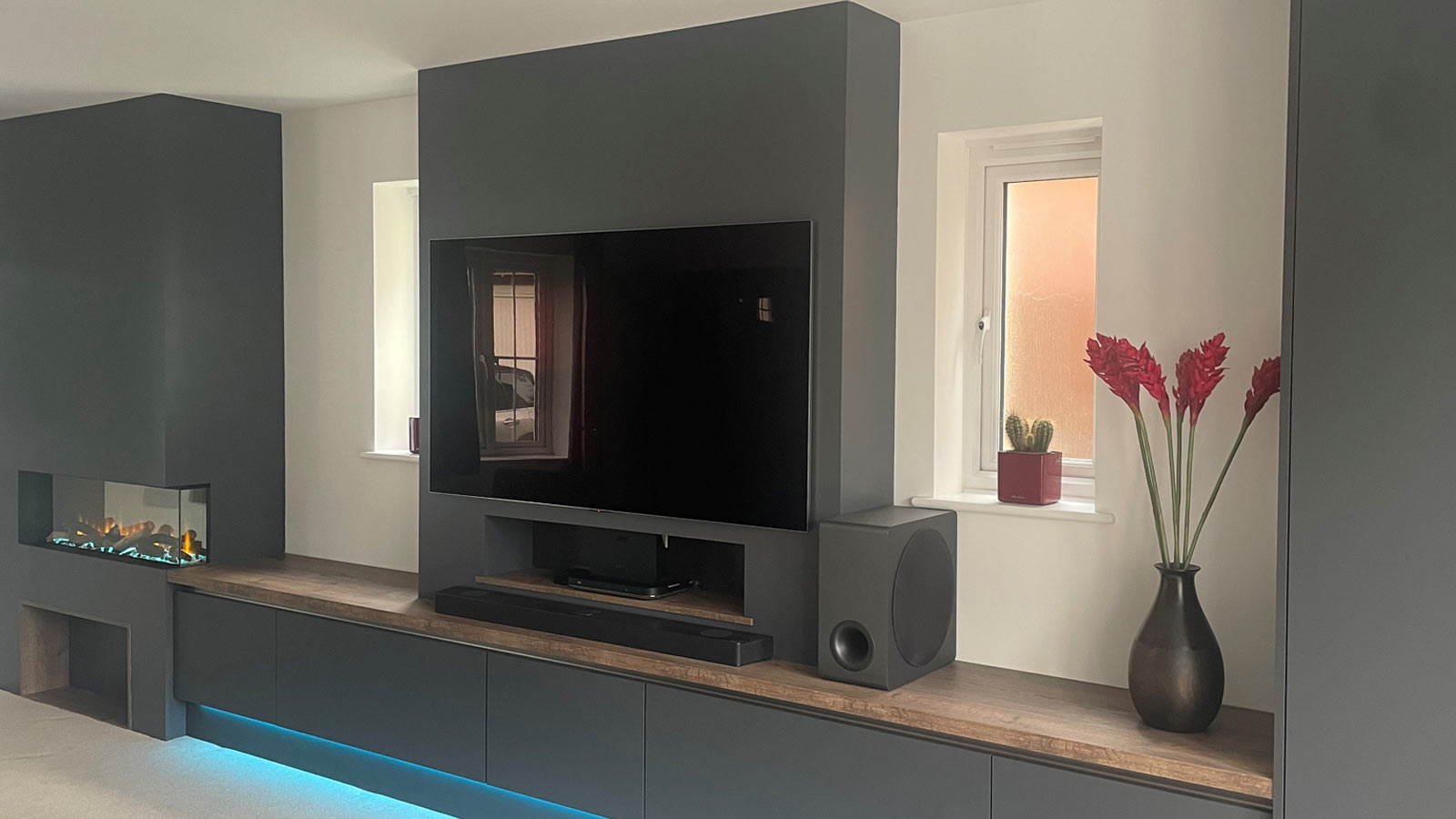 A modern gloss kitchen with under-cabinet lighting