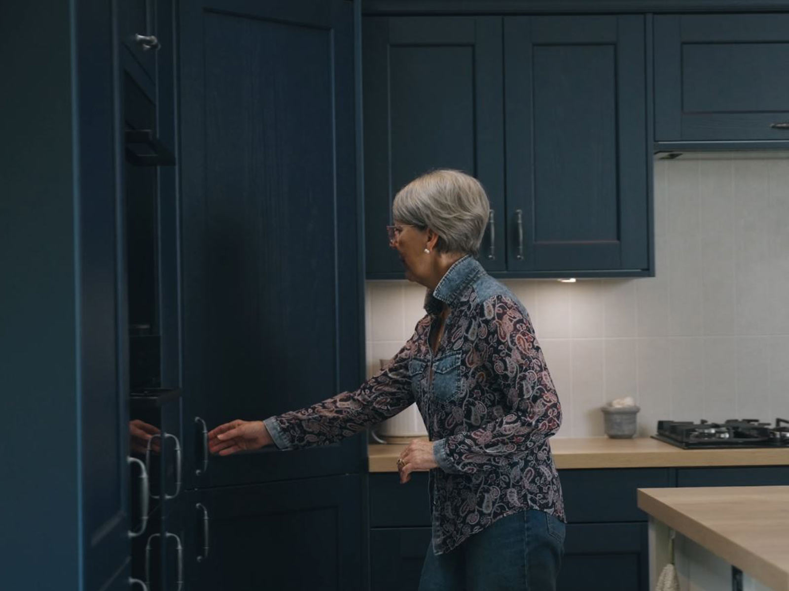 A corner larder unit that acts as a butler’s pantry, perfect for blue kitchen ideas