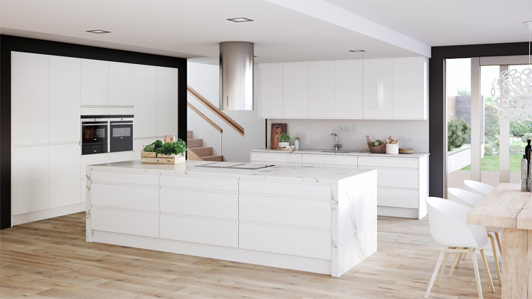 A white handleless kitchen with white gloss handleless kitchen doors