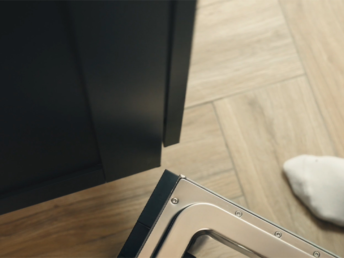 Kitchen cabinet doors passing without colliding