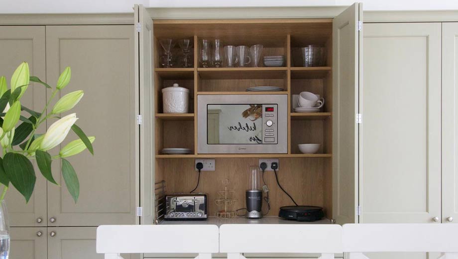 Space-saving kitchen cupboard with shelving