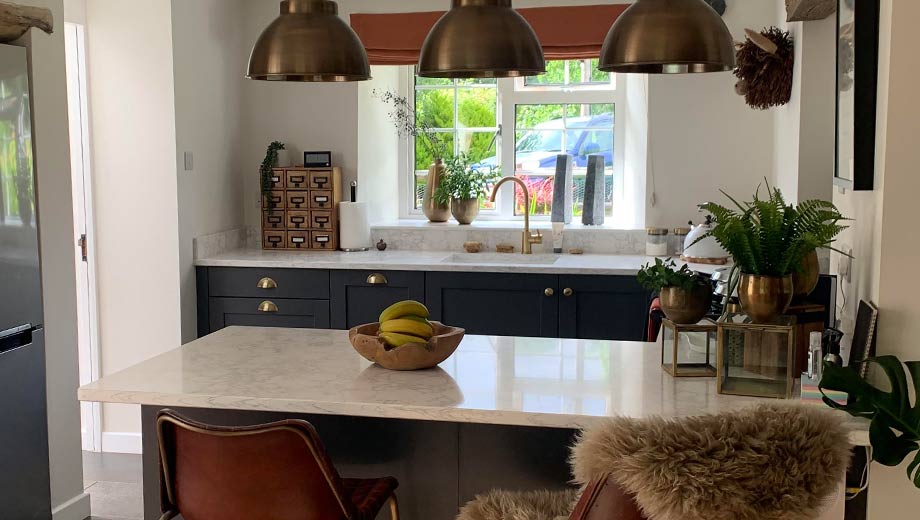 Dark grey shaker kitchen 