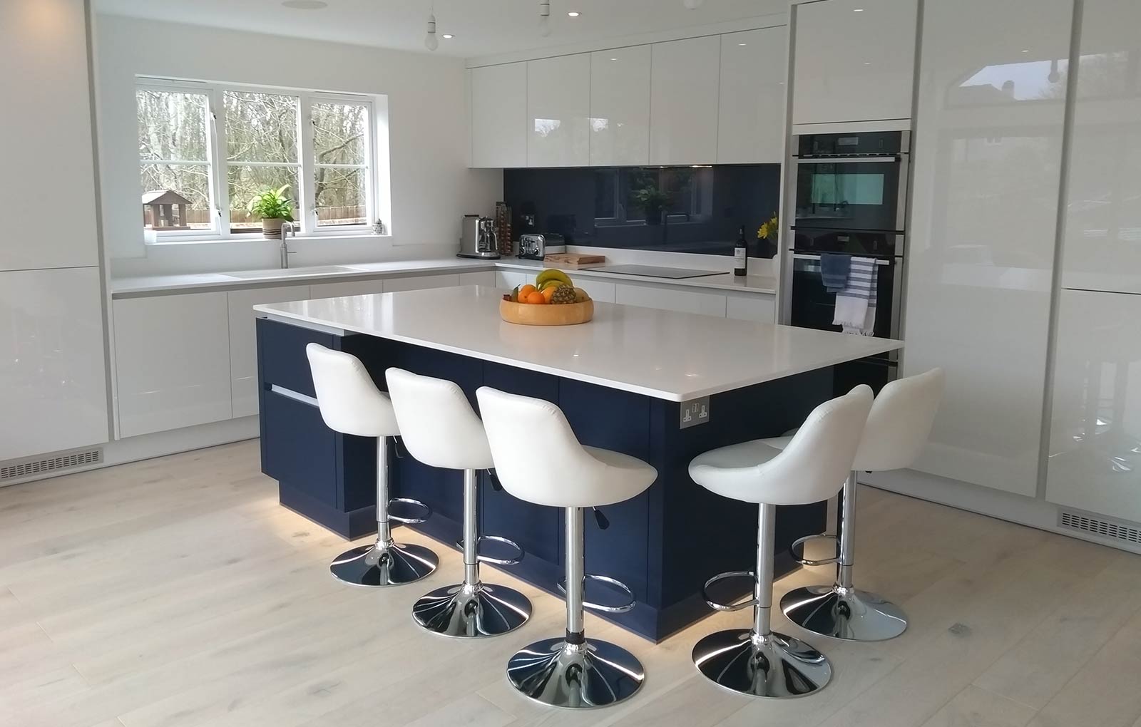 4 Ideas For The Perfect Handleless Kitchen Design - Find Your Kitchen ...