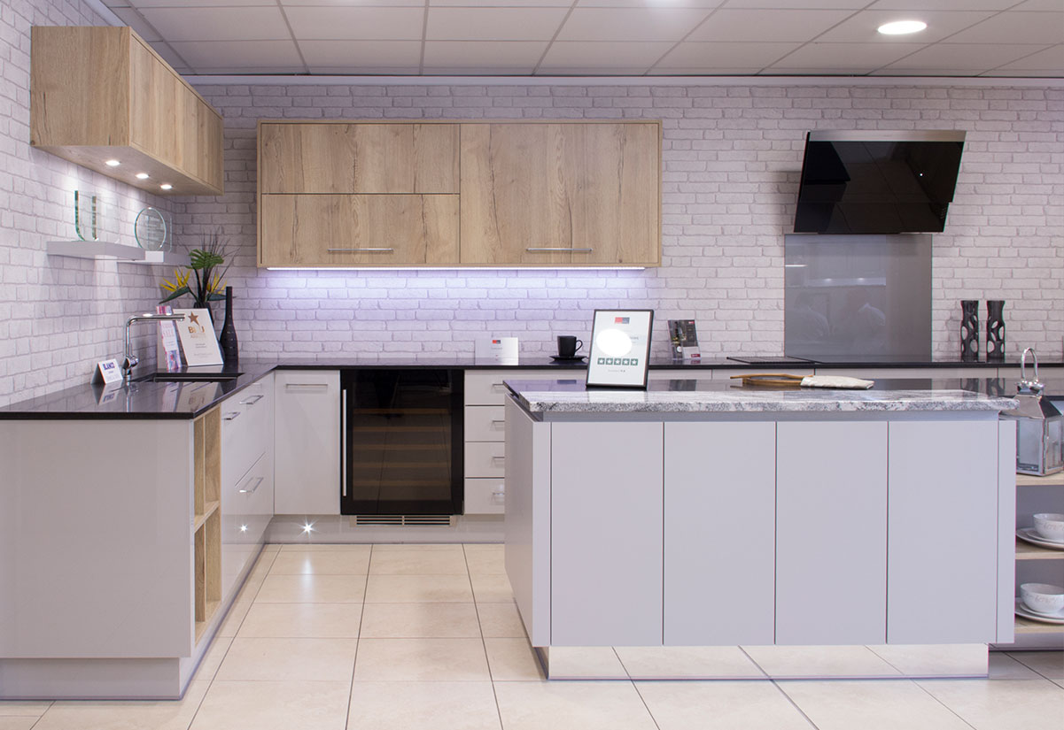 Sutton H Line Light Grey with Madoc Border Oak and Lumina Light Grey Gloss Kitchen Display