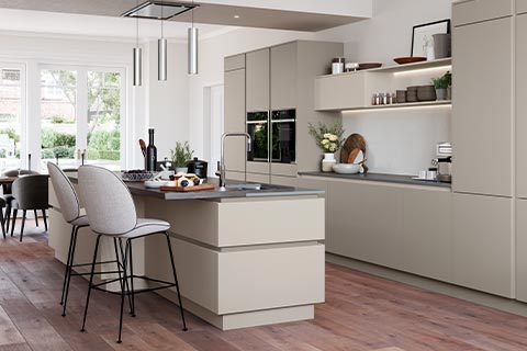 Hampton - Smooth painted handleless kitchen.